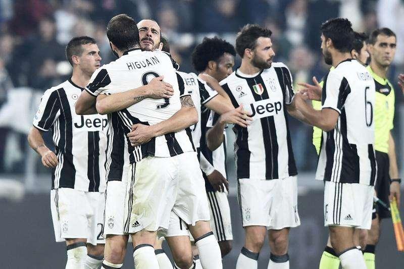 POESIE BIANCONERE - Una Vecchia Signora di Sergio Baldeschi