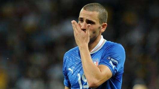 Sky - I legali Juve hanno deciso: patteggiamento anche per Bonucci, Pepe, Alessio e Stellini. Si spera in un "solo" anno di stop per il difensore