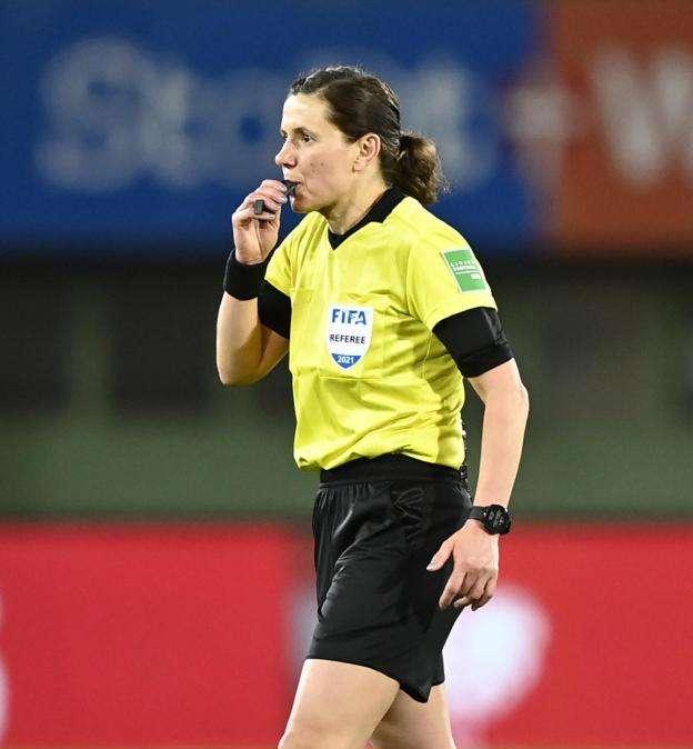 Calcio, designata l'arbitra Monzul per l'Inghilterra ad Andorra