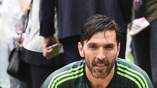 BUFFON: "17 anni in bianconero che si concludono oggi. 17 anni di emozioni. Non dimenticherò mai nulla"