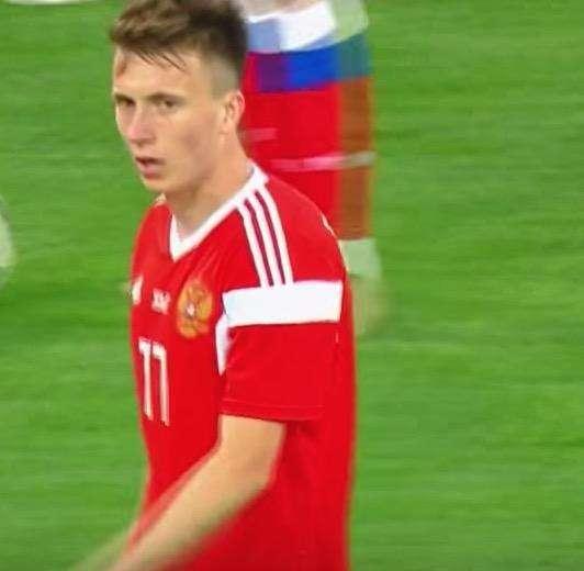 Si parla di mercato, Milan e Juve: Golovin si toglie l'auricolare e se ne va