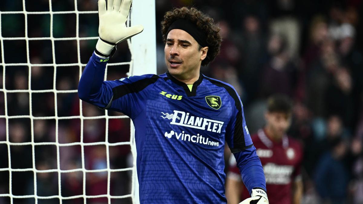 Ochoa, leggenda del calcio messicano, si ritira a 41 anni dopo sei Mondiali