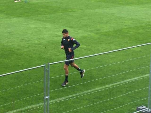 Romero è tornato al Genoa: abbraccio con Criscito a Neustift
