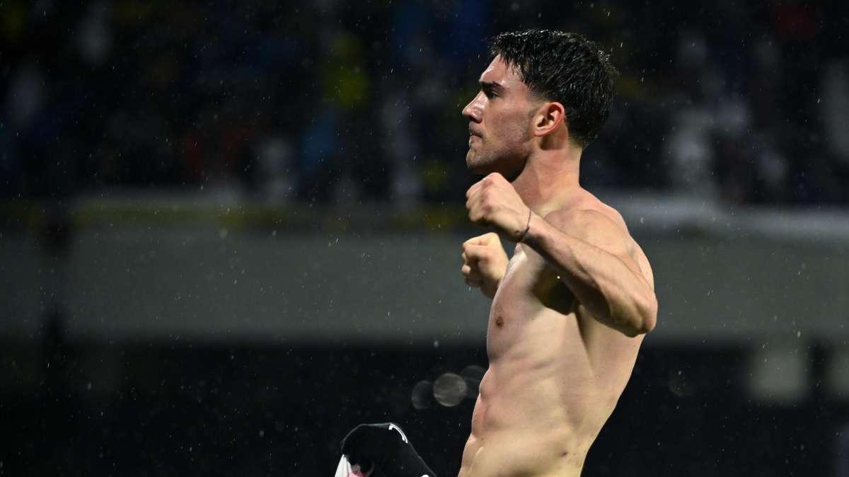 Il Giornale - La Juve risponde all'Inter con la testata di Vlahovic I bianconeri salvano la faccia contro la Salernitana 