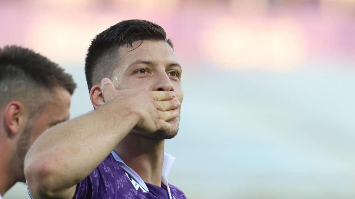 UFFICIALE - Colpo in attacco del Milan: arriva Jovic dalla Fiorentina 