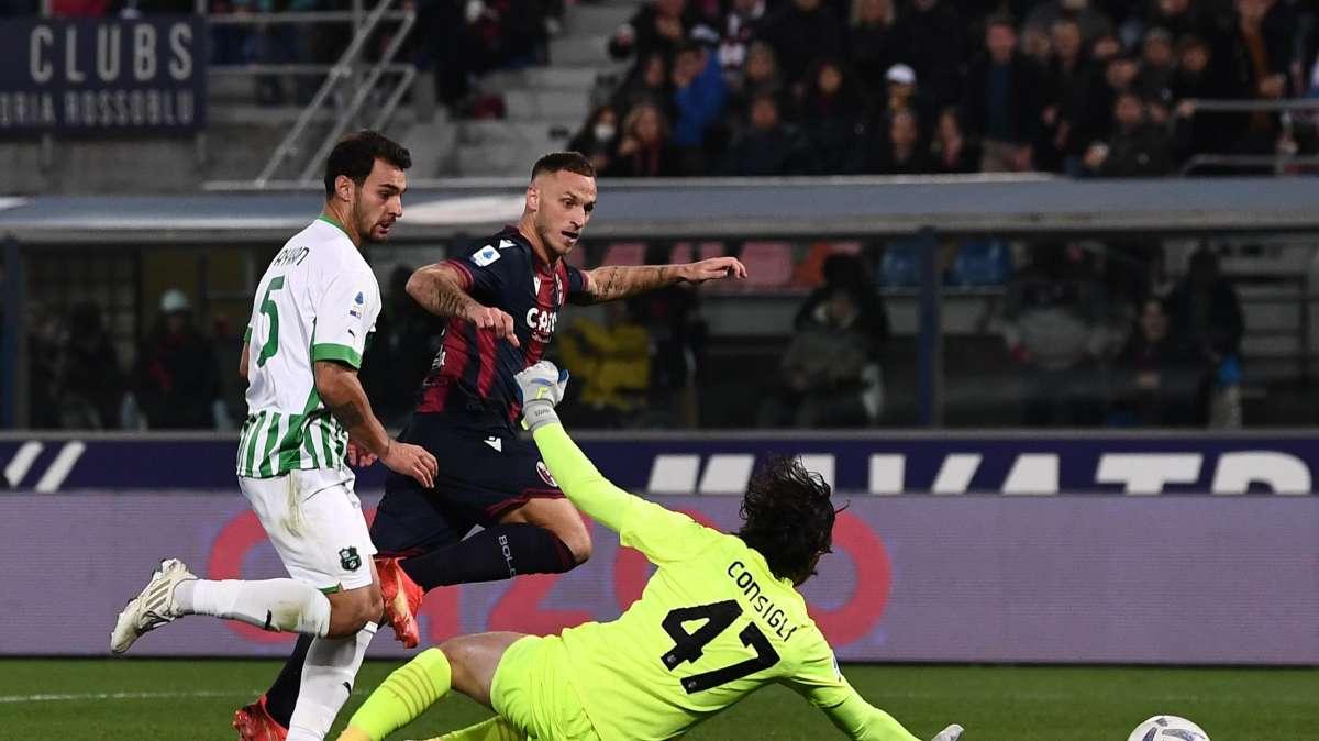 Gazzetta - Motta ferma Arnautovic e sposta Ferguson