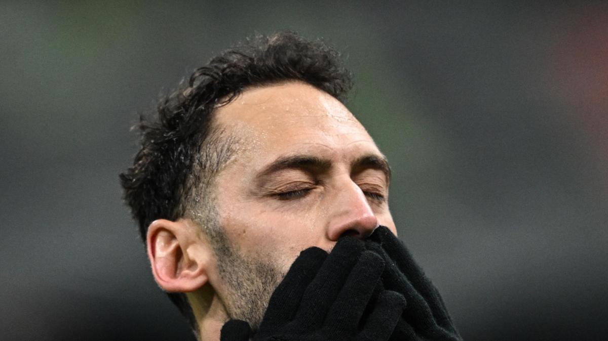 Qui Inter - Barella e Calhanoglu in gruppo, "vedono" la Juve