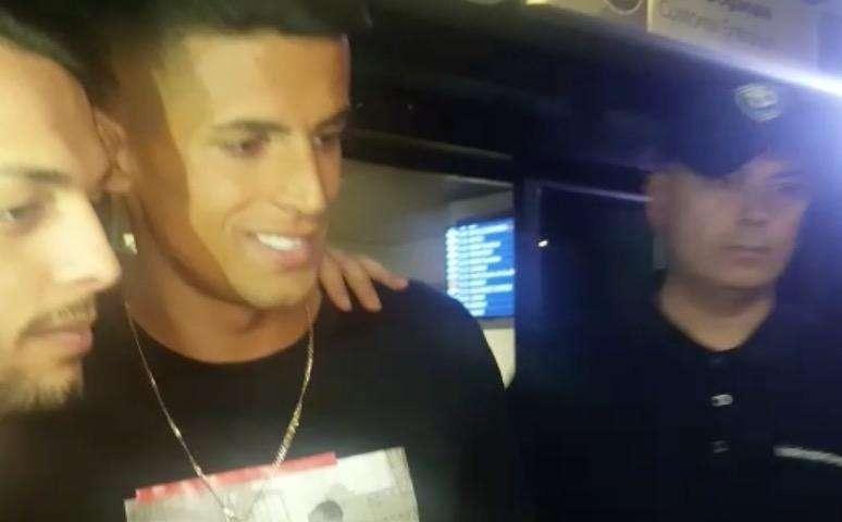 LIVE TJ - CANCELO è sbarcato a Torino! Il portoghese concede selfie e autografi. I tifosi a Jorge Mendes: "Portaci Ronaldo" (FOTO-VIDEO)
