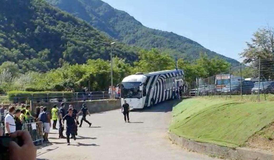 LIVE TJ - L'arrivo del pullman della Juventus (VIDEO)