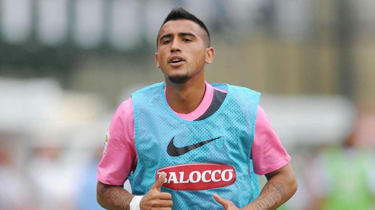 VIDAL, ANCORA GUAI! IN CILE L'AMICO ALLA GUIDA DELLA SUA AUTO CORROMPE LA POLIZIA CON 50.000 $ E LA MAGLIA DELLA JUVE!