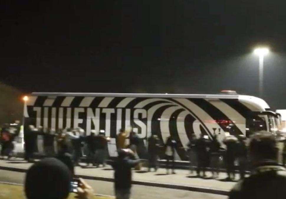 LIVE TJ - L'arrivo della Juventus all'Allianz. Grande tifo anche all'esterno dello stadio (VIDEO)