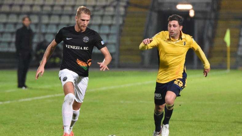 ESCLUSIVA TJ - Simone Basso (Modena FC): "Quando Allegri mi allenò aveva ancora le sembianze di un calciatore. E' un uomo che parla in faccia. Sarri? Simile per certi aspetti ma..."