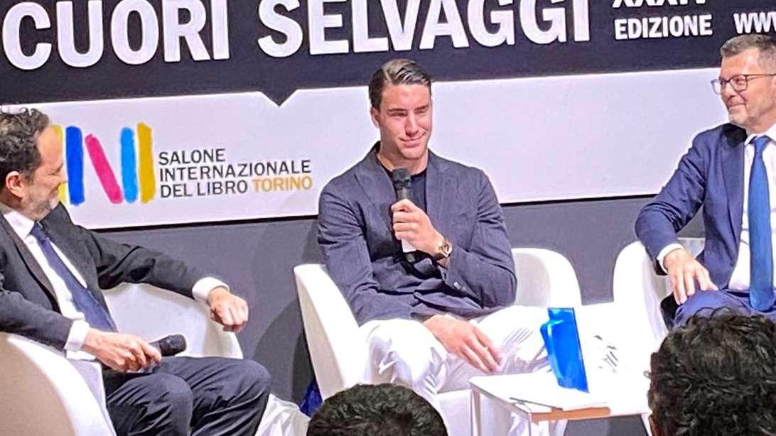 LIVE TJ - VLAHOVIC al salone del libro: "Sono felice di essere alla Juve, l’ho voluta tanto. Prandelli? Lo ringrazierò per tutta la vita”