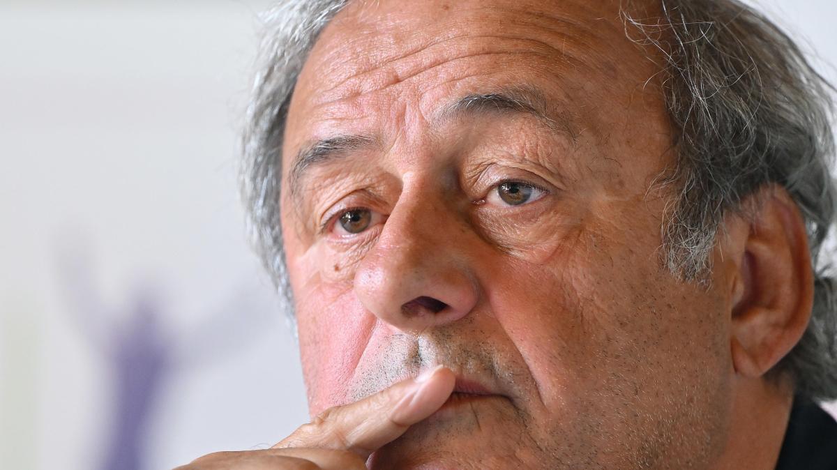 Platini contro Infantino: "Deve andarsene, non ha rispettato le regole"