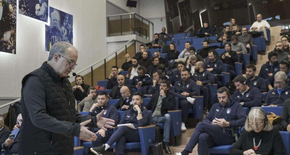 Bielsa a Coverciano: "L'Italia è un punto di riferimento"