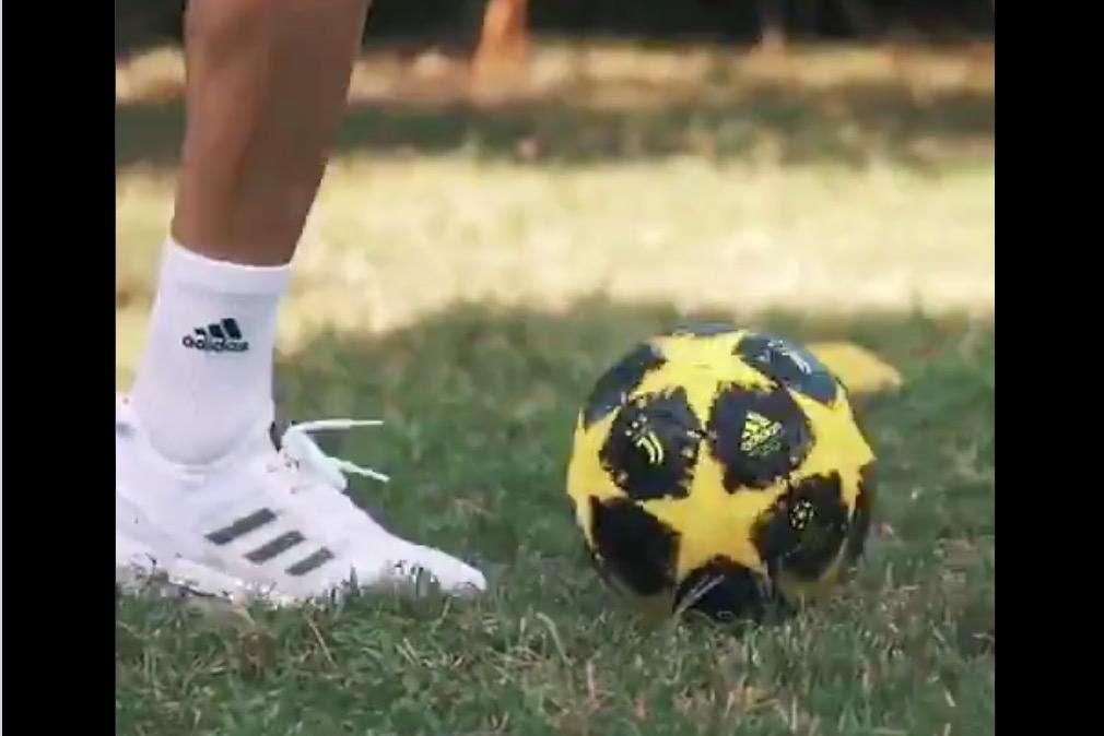 Benzema, indizio social? Il francese si allena con un pallone col logo della Juve