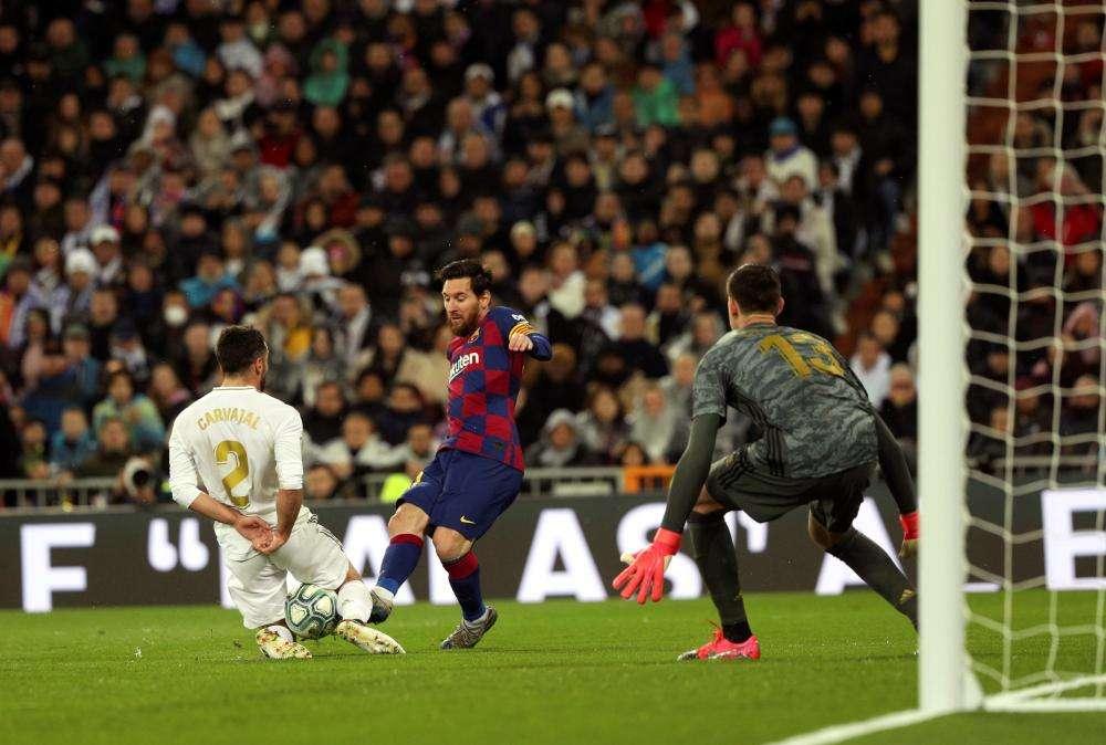 Barcellona: lieve contrattura, si ferma Messi