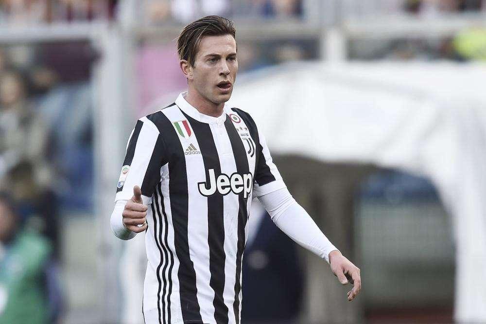 I tifosi della Juve si interrogano: Bernardeschi "pacco" viola come Felipe Melo