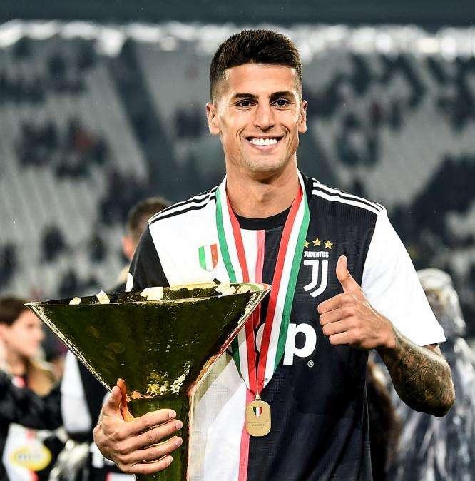 Gazzetta - City su Cancelo, offerto Danilo e 40 milioni 