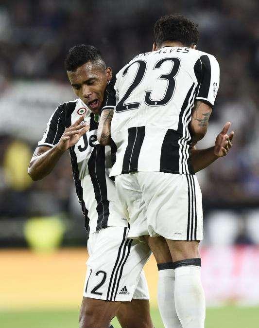 Daily Star - Dura sconfitta per Conte su Alex Sandro 