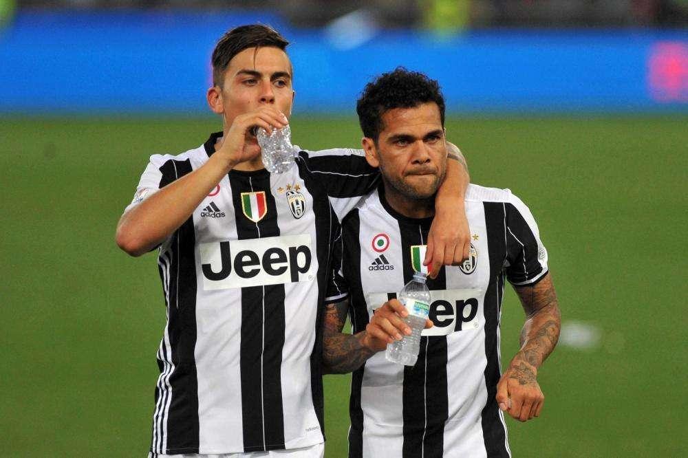 L'ex Juventus Dani Alves a DYBALA: "Ti voglio bene fratellino"
