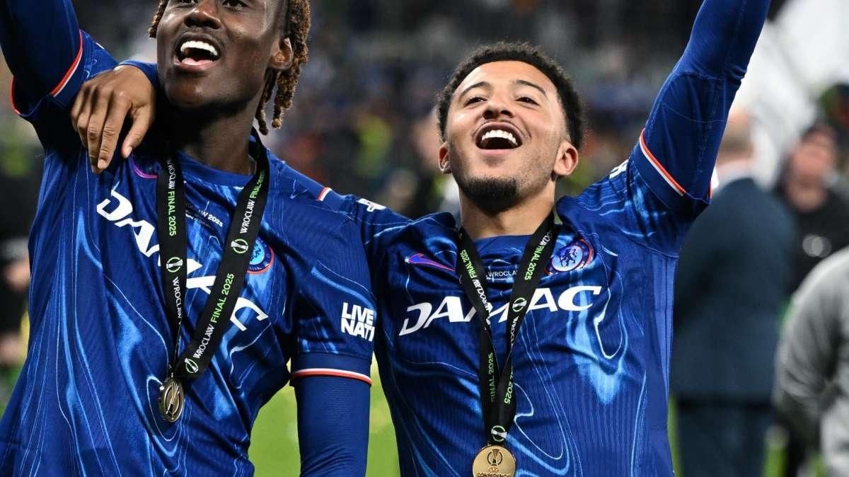 Concorrenza del Fenerbahce per Sancho: gli aggiornamenti 