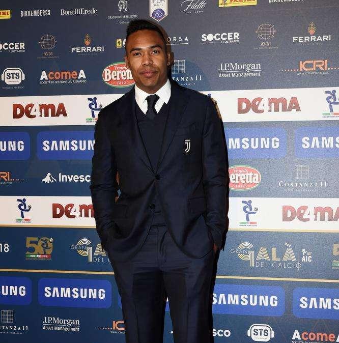 TMW - United, monitorato anche Alex Sandro. Affare con Pogba?