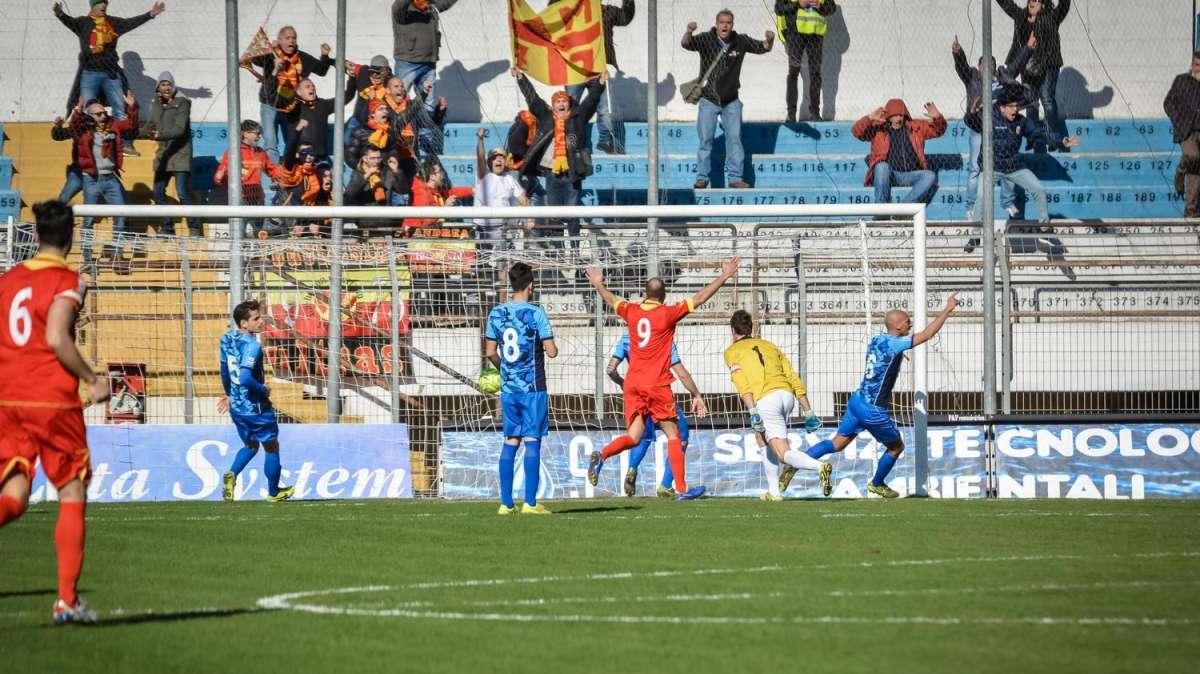 Gazzetta del Sud:"Messina, gambe e testa per il rilancio contro il Latina"