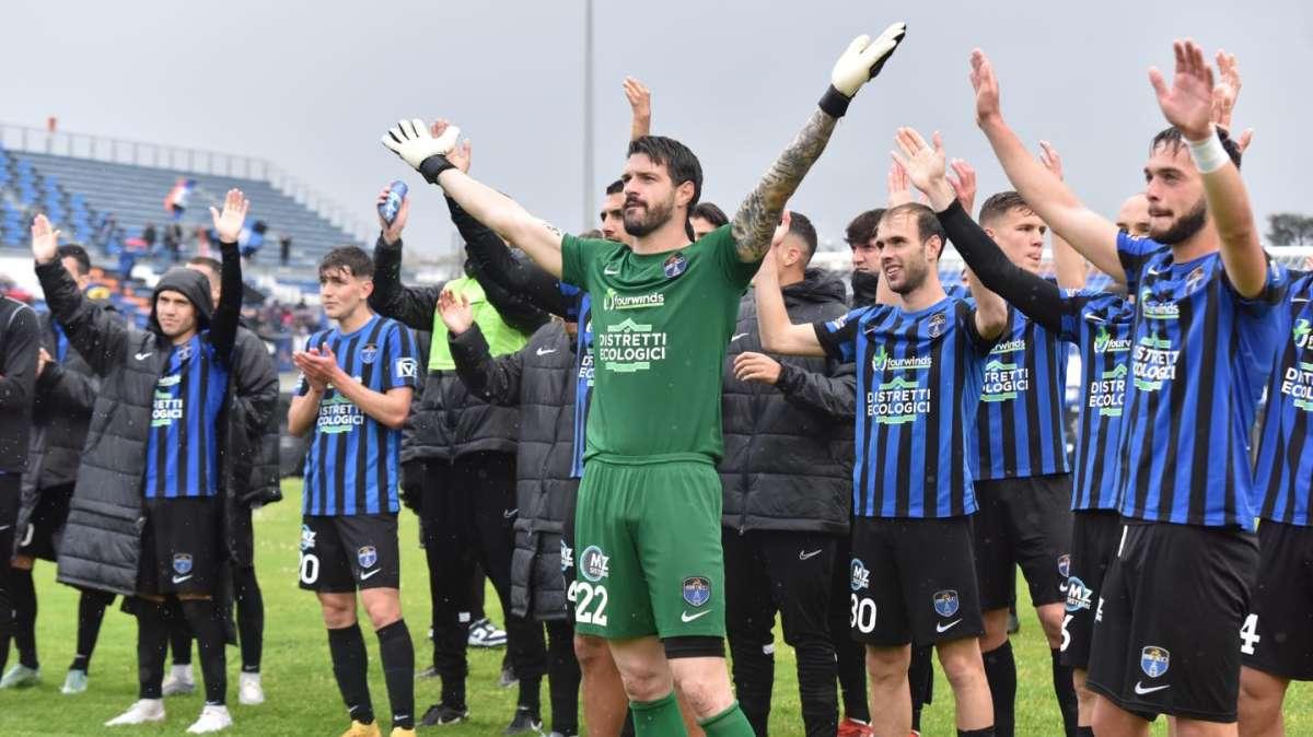 Latina, Peschetola:"Contento per questo primo gol"