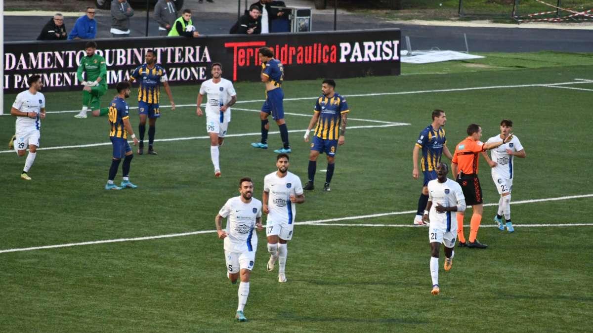Coppa Italia: Il Latina supera di misura il Giugliano e vola agli ottavi