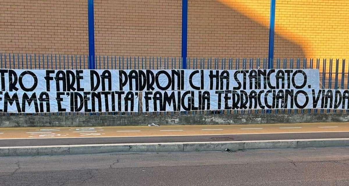 Il Latina presenta il nuovo logo, la Curva Nord inasprisce la contestazione
