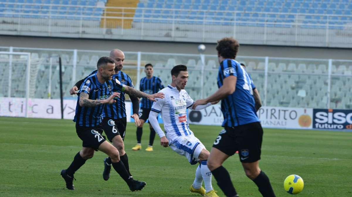 Il Centro: "Il Pescara si fa raggiungere. Solo pari e i tifosi fischiano"