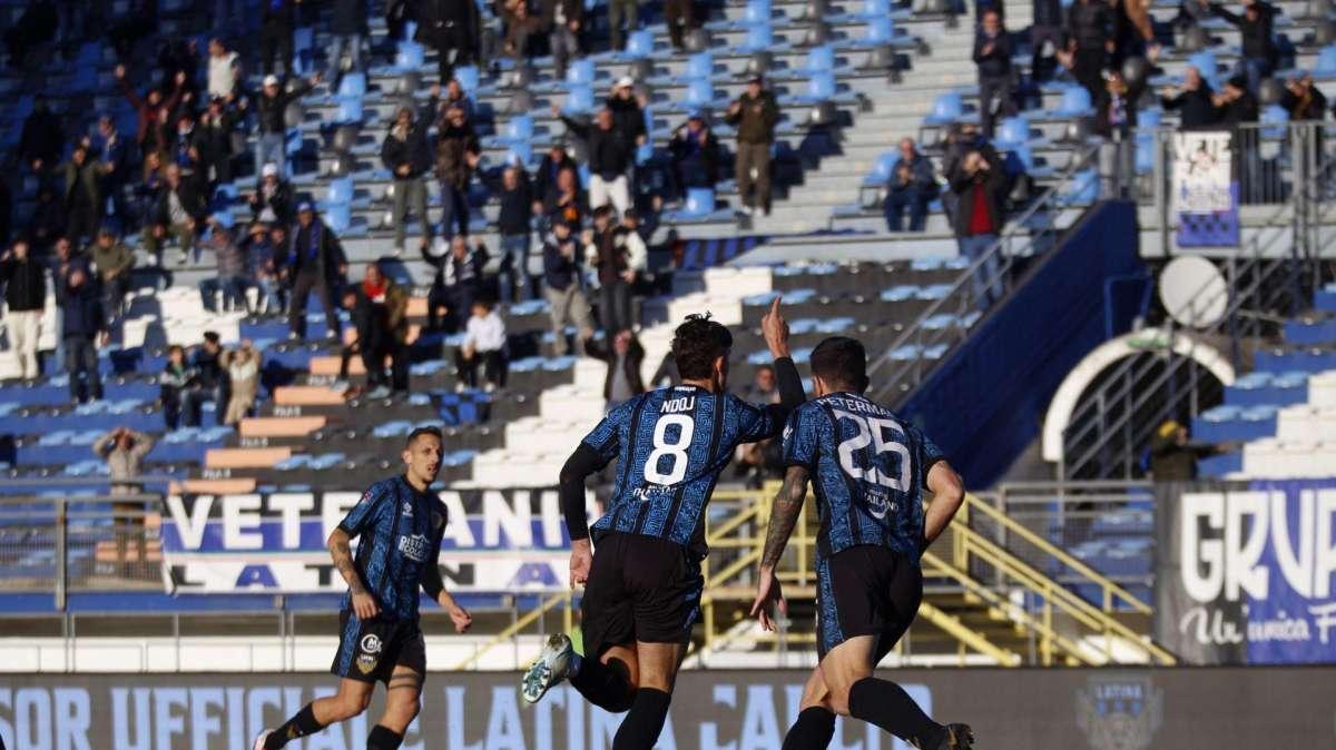 Serie C - Latina-Picerno 2-0: Un super Ndoj porta i pontini alla vittoria