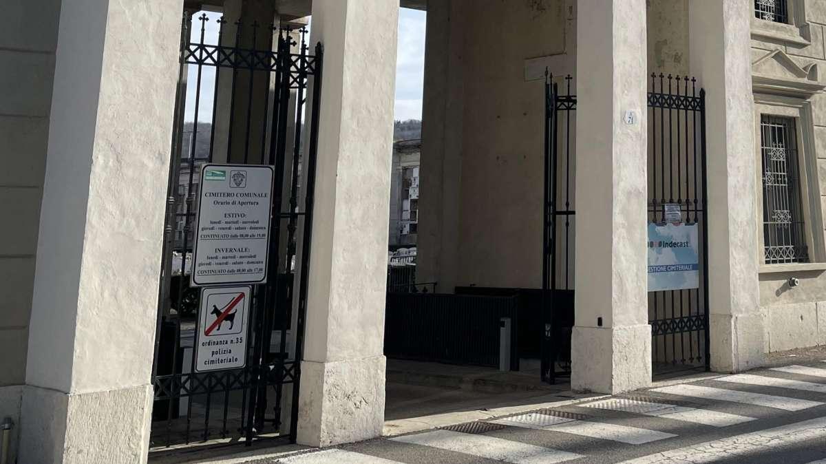 Castiglione, da metà aprile nuovo montascale al cimitero
