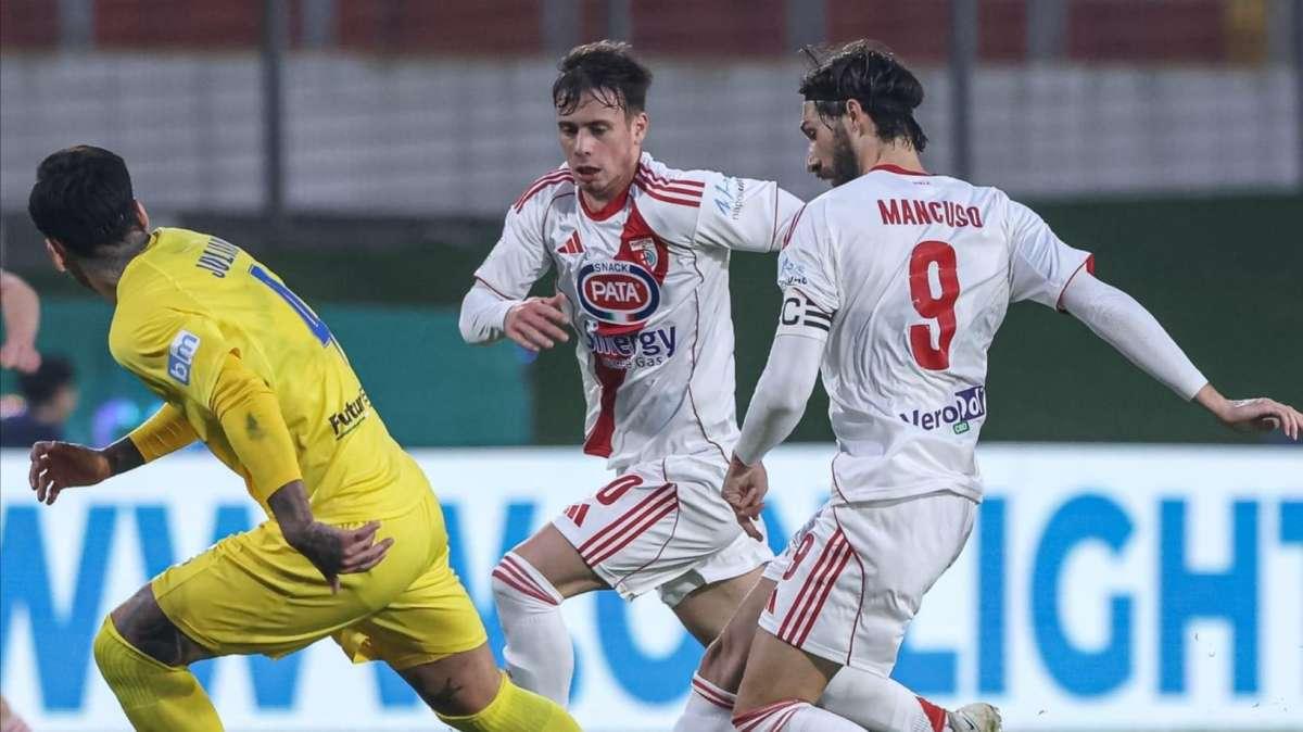 SPECIALE - Mantova, finale thriller: rigore fallito, con la Carrarese è 1-1