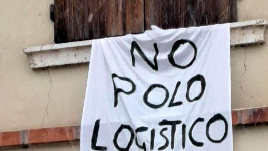"NO Polo Logistico", tanto pubblico per conferenza "Consumo del suolo"