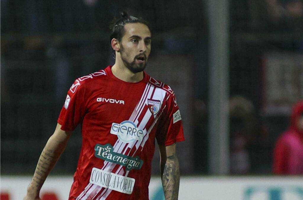 Silvestro, mister 100 presenze: "Questa maglia é molto importante"