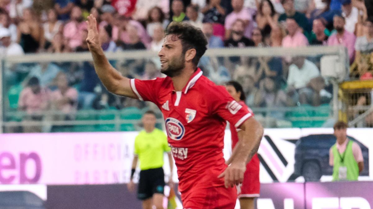 Ruocco "on fire", l'attaccante biancorosso capocannoniere della Serie B