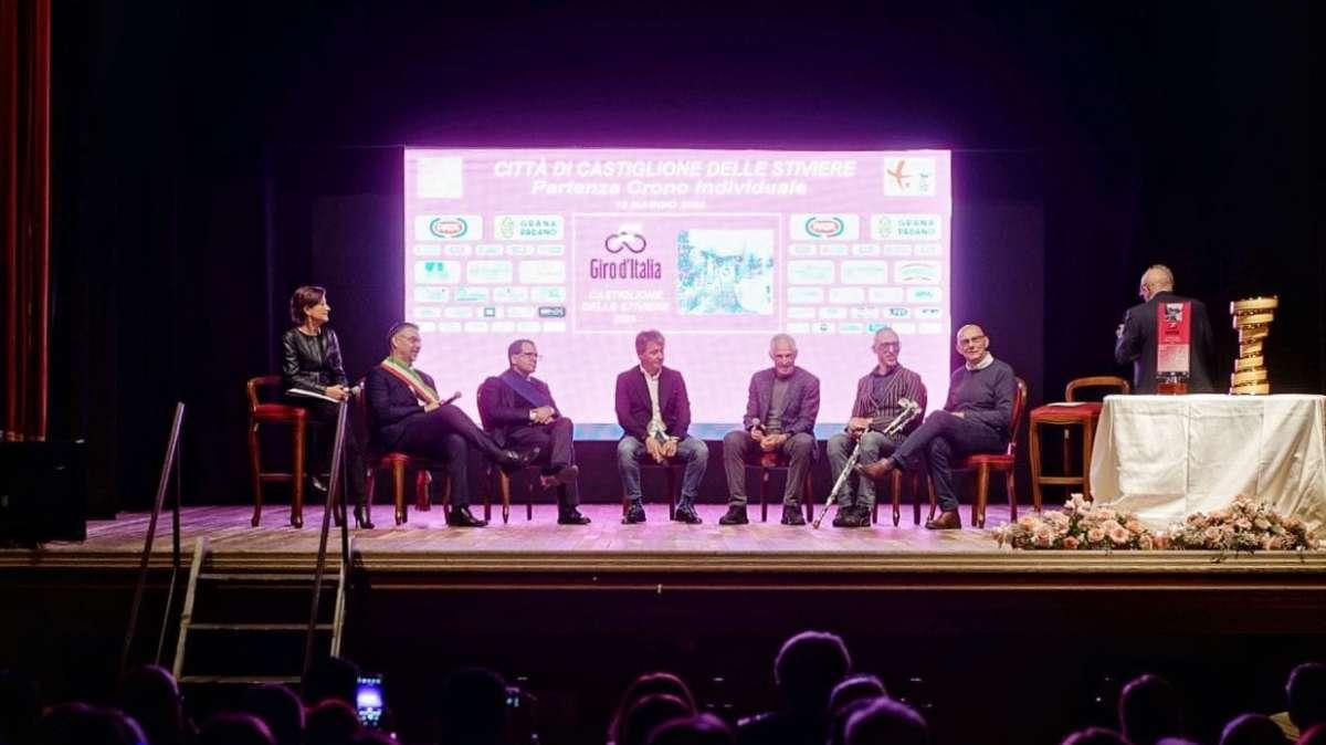 Giro d'Italia, al Teatro Sociale presentazione tappa Castiglione-Desenzano