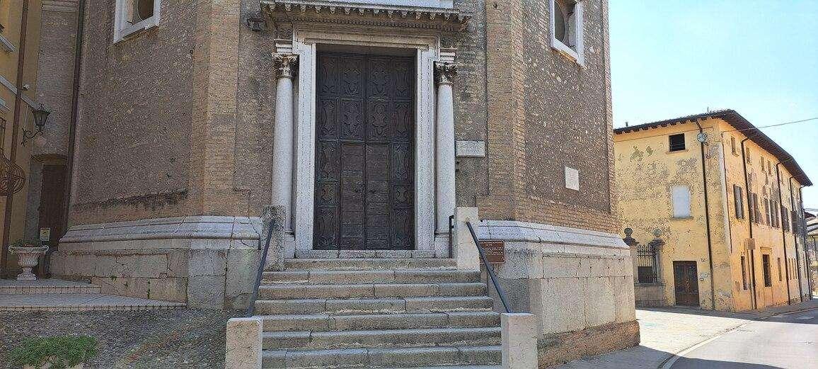 Famedio Via Garibaldi, ristrutturata scalinata chiesa