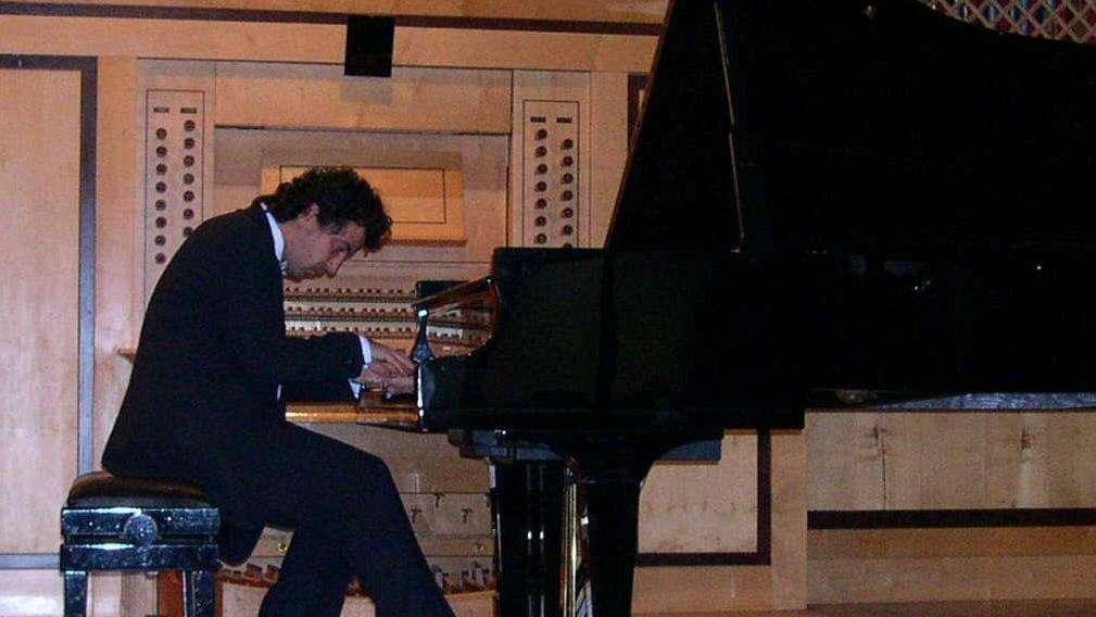 Castiglione Estate, Giampaolo Stuani al pianoforte per Antonio Atriano