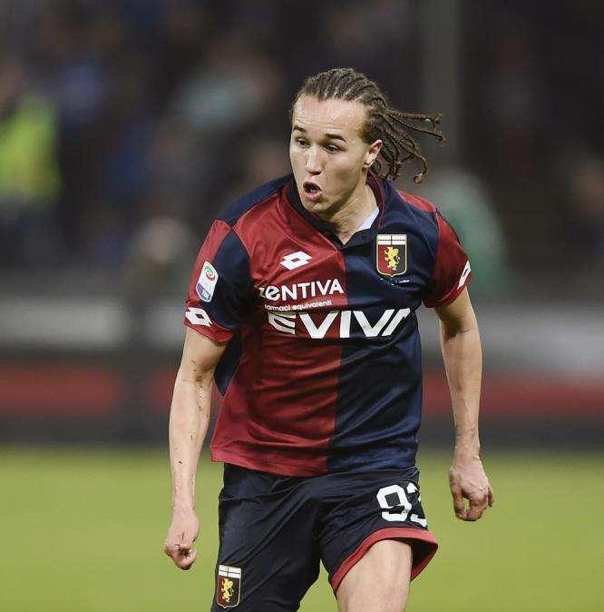 Genoa, sull'uruguayano Laxalt c'è l'Everton pronto a formulare un'offerta