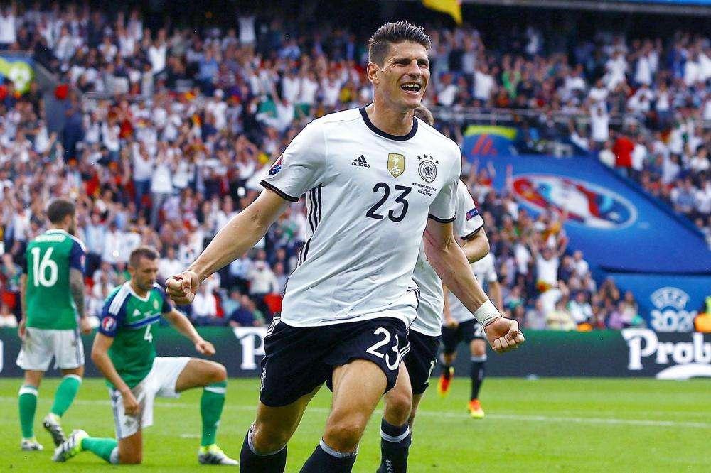 Germania, Mario Gomez sogna il Mondiale: l'ex Fiorentina lotta per un posto tra i 23