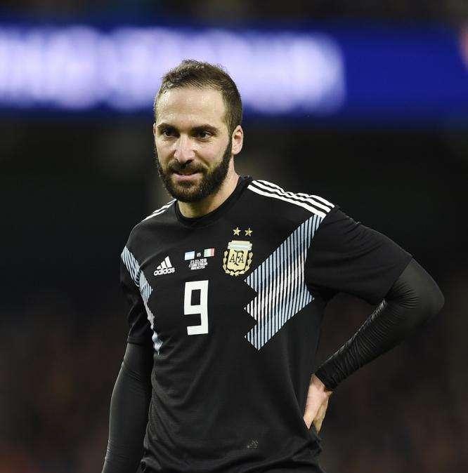 Argentina flop, Higuain prova a rifugiarsi nel mercato: è vicino al Chelsea di Sarri