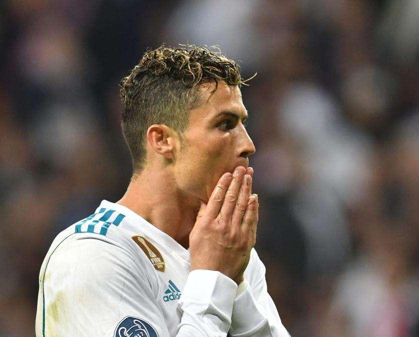Portogallo, Ronaldo cuore d'oro: pallonata e risarcimento speciale