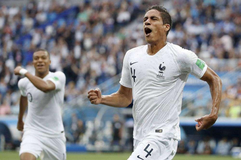 Uruguay-Francia 0-2, Varane e Griezmann portano i Bleus in semifinale