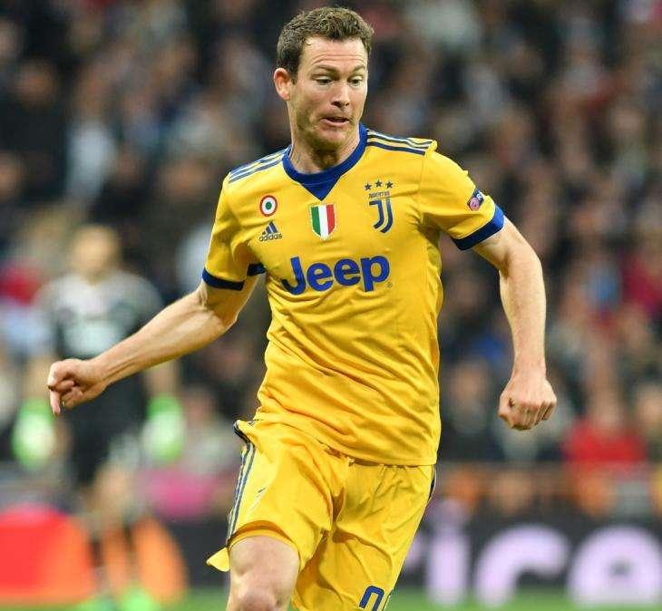 Svizzera, Lichtsteiner ad un passo dall'Arsenal: contratto fino al 2019