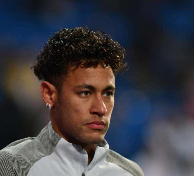 Brasile, Neymar si sarebbe ri-offerto al Barcellona