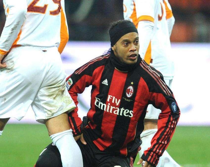 Campione del mondo nel 2002, ora Ronaldinho sposerà due donne