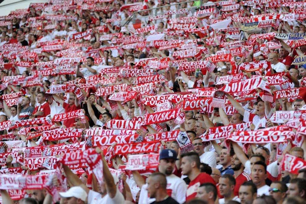 Polonia, Super Express in prima pagina: "Crollati"